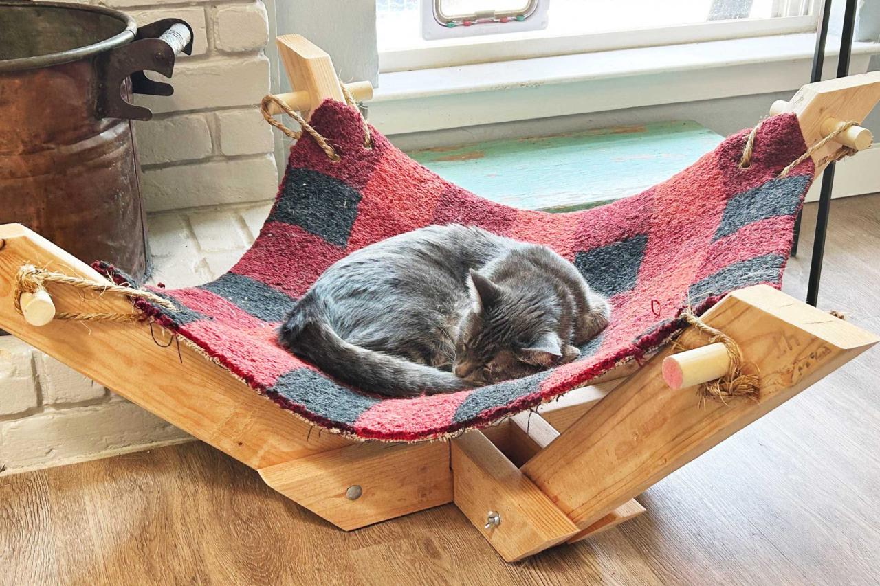 Raised designer cat hammock